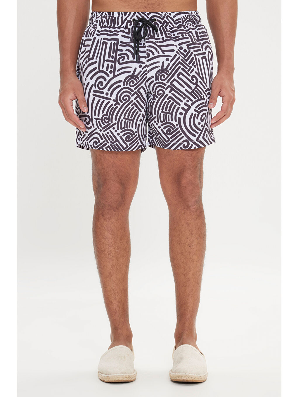 Erkek Beyaz-Siyah Standart Fit Normal Kesim Cepli Hızlı Kuruyan Desenli Mayo Deniz Şortu-2
