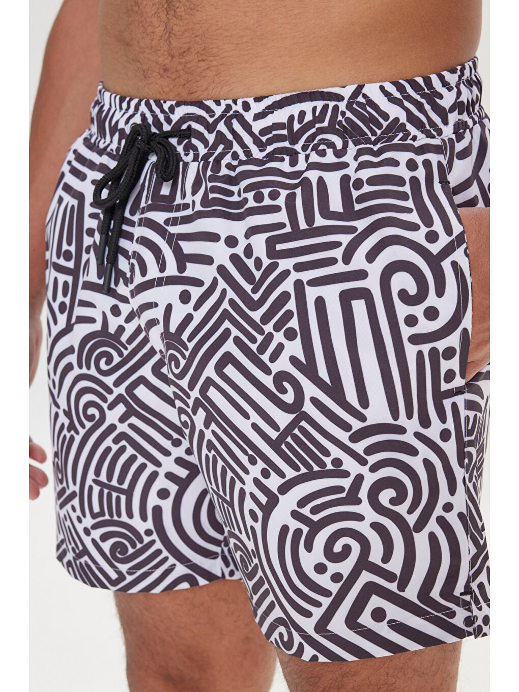 Erkek Beyaz-Siyah Standart Fit Normal Kesim Cepli Hızlı Kuruyan Desenli Mayo Deniz Şortu-3