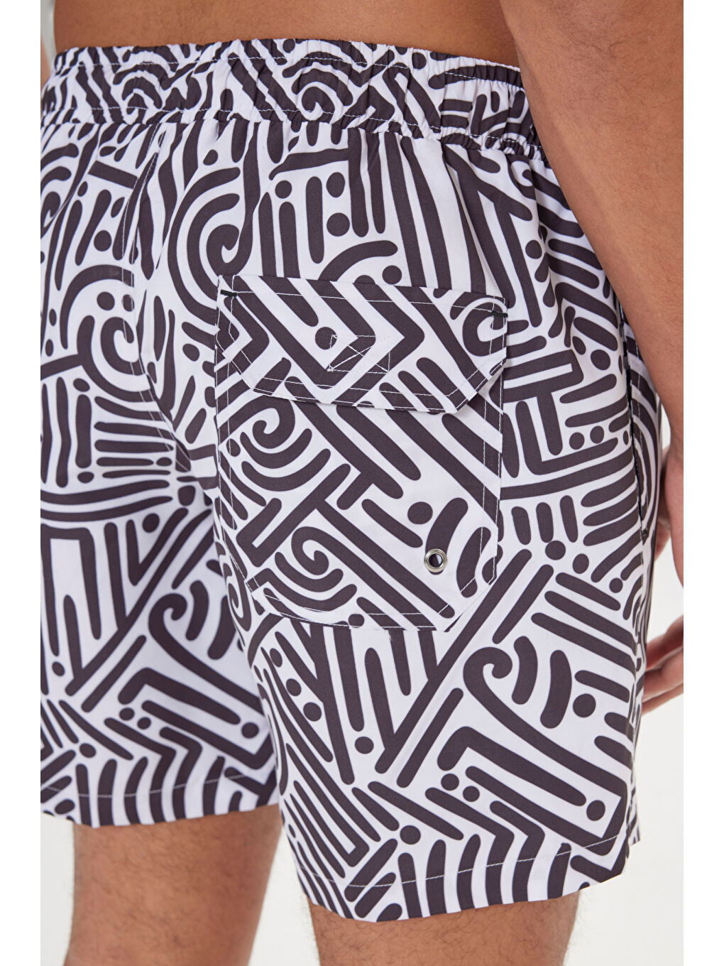 Erkek Beyaz-Siyah Standart Fit Normal Kesim Cepli Hızlı Kuruyan Desenli Mayo Deniz Şortu-4