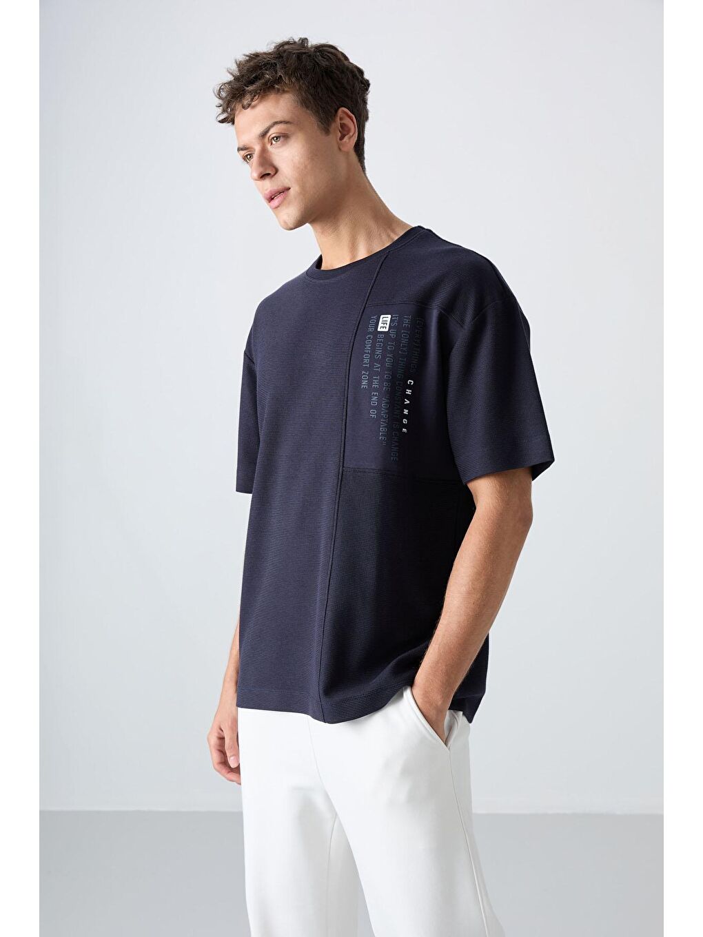 TOMMYLIFE Lacivert Pamuklu Kalın Yüzeyi Dokulu Oversize Fit Baskılı Erkek T-Shirt - 88338