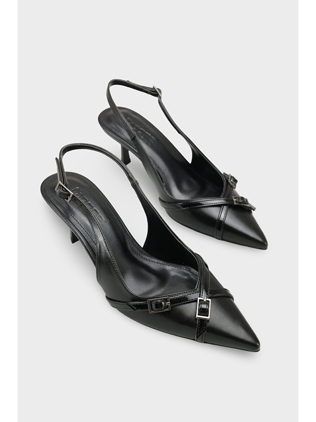 Siyah Sarine Sivri Burunlu Orta Topuklu Çapraz Tokalı Arkası Açık Kadın Ayakkabı-1