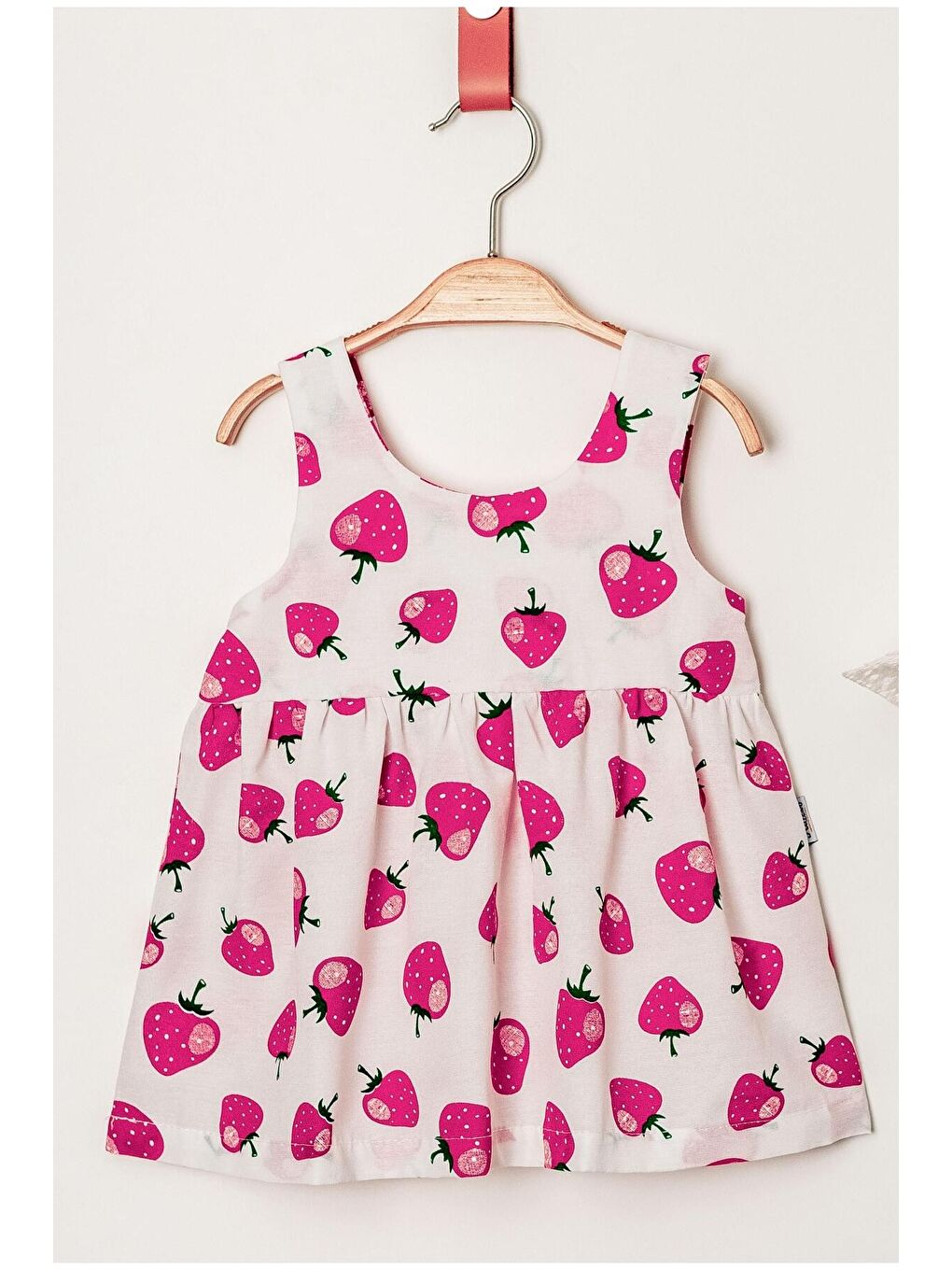 Kırmızı Tatlı Çilek Desenli Şapkalı Fiyonklu Kız Bebek Elbisesi-1