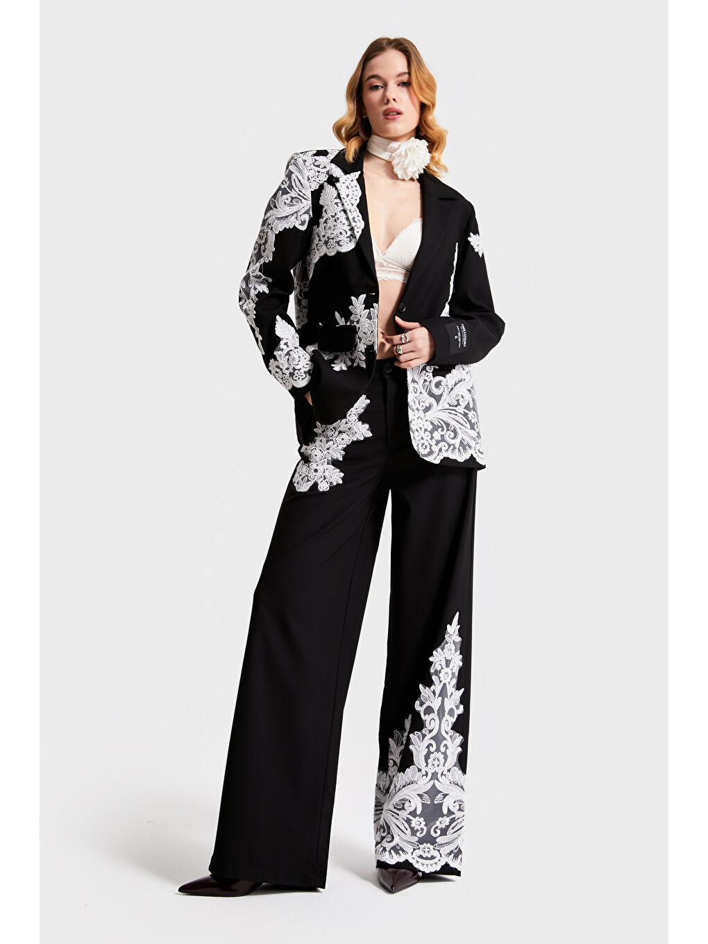 Kadın Siyah Renk Dantelli Rahat Kesim Tasarım Pantolon-3