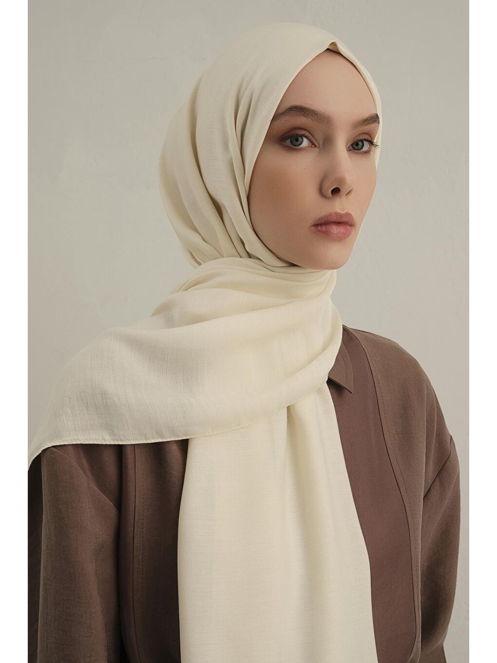 Ekru Logo Bordürlü Pamuk İpek Şal 58-3