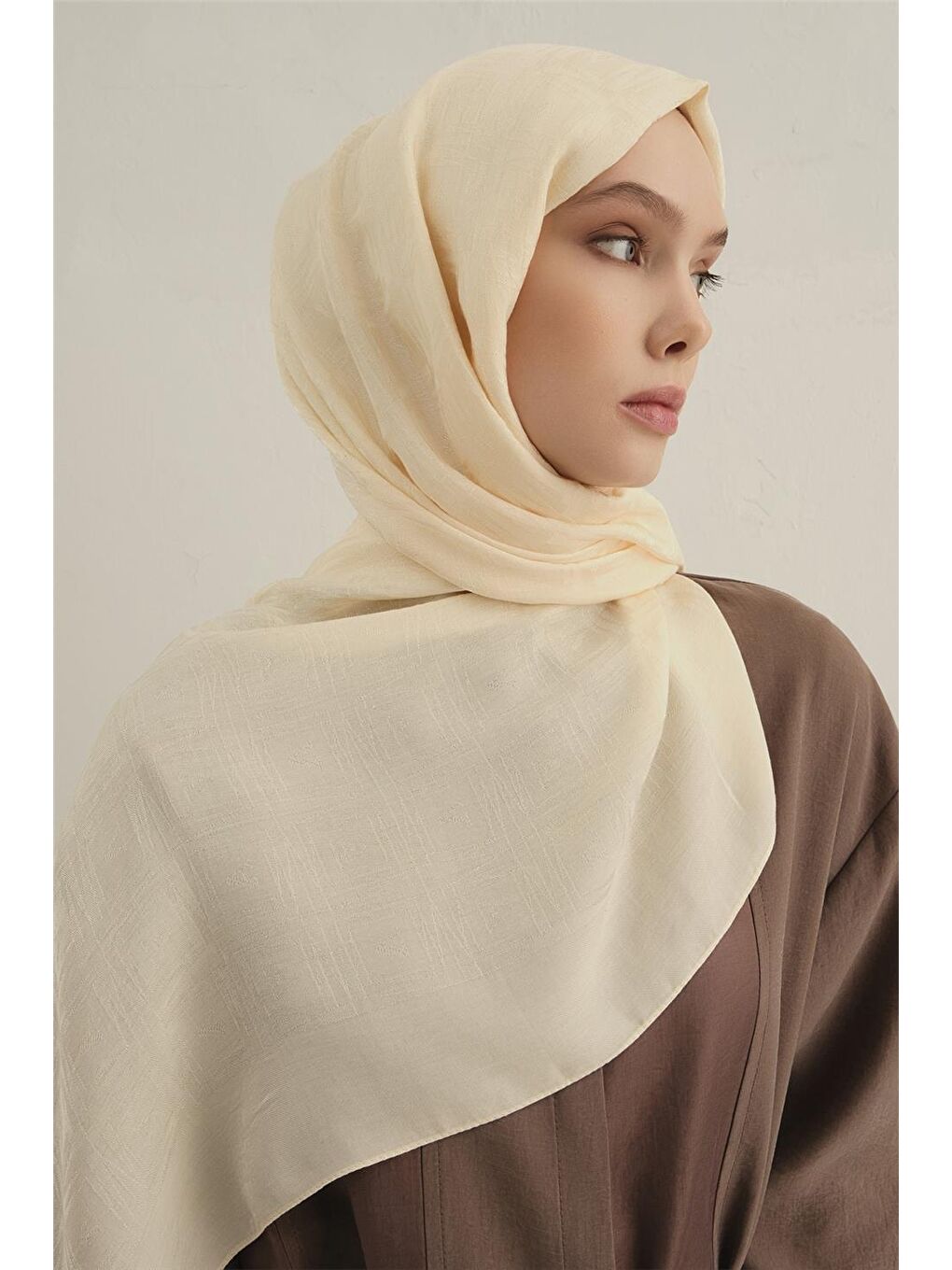 Ekru Lyocell Naia Kare Monogram Şal 6 60-3