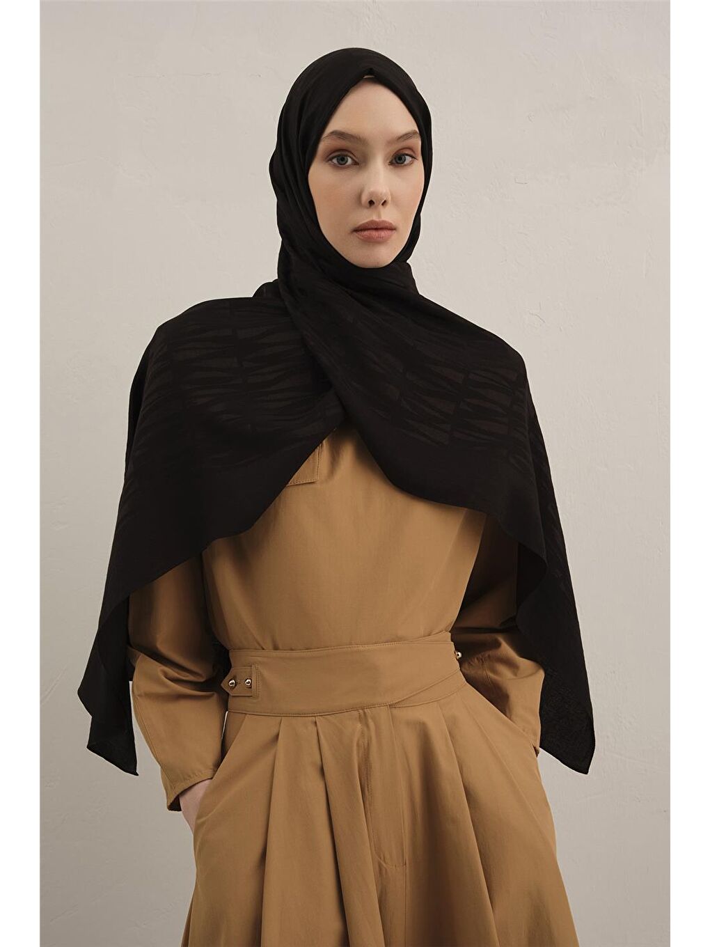 Siyah Lyocell Naia Çubuk Desen Şal 3 01-1