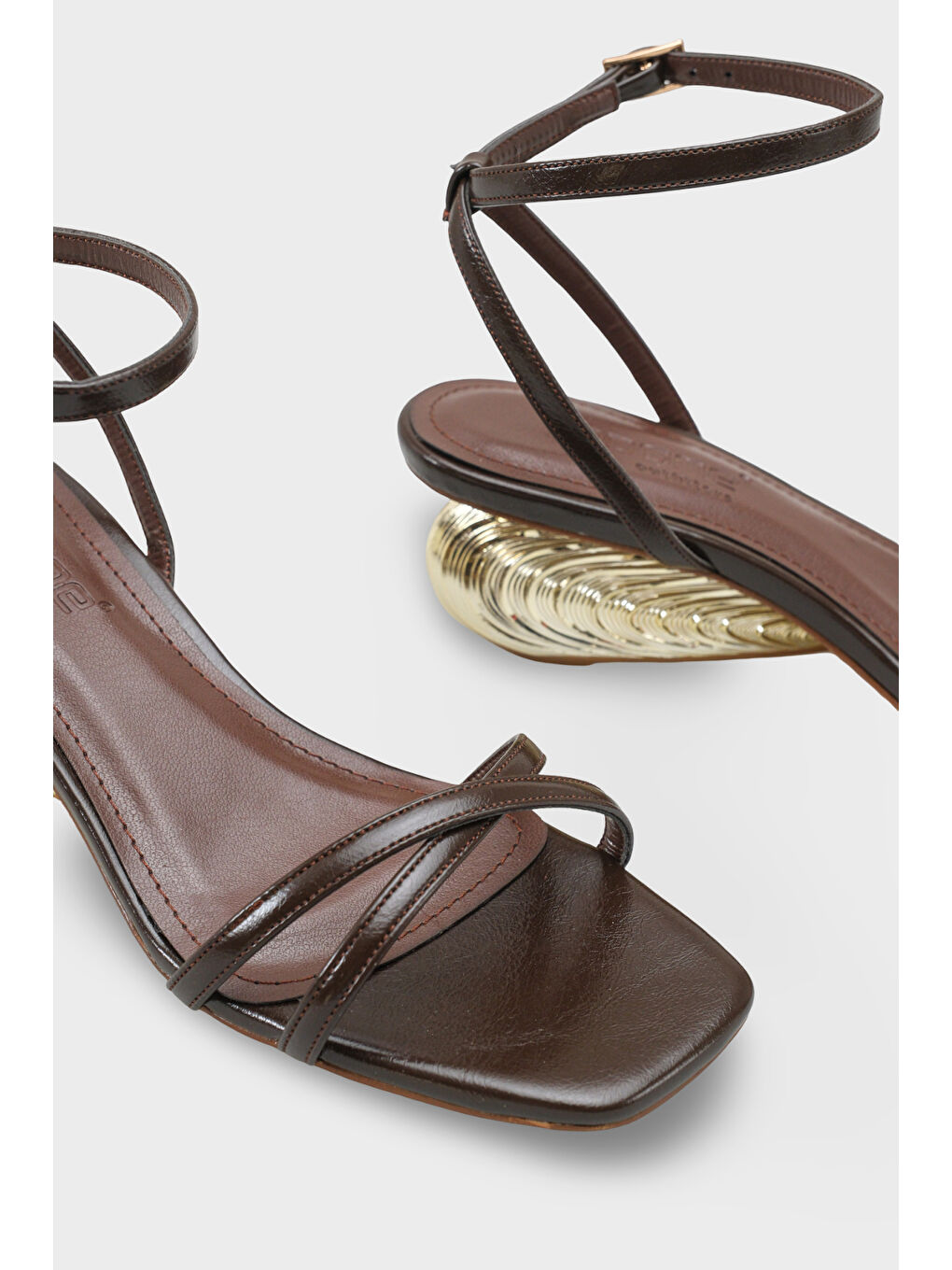 Kahverengi Carlena Metal Topuklu Bilekten Bantlı Kadın Ayakkabı-3