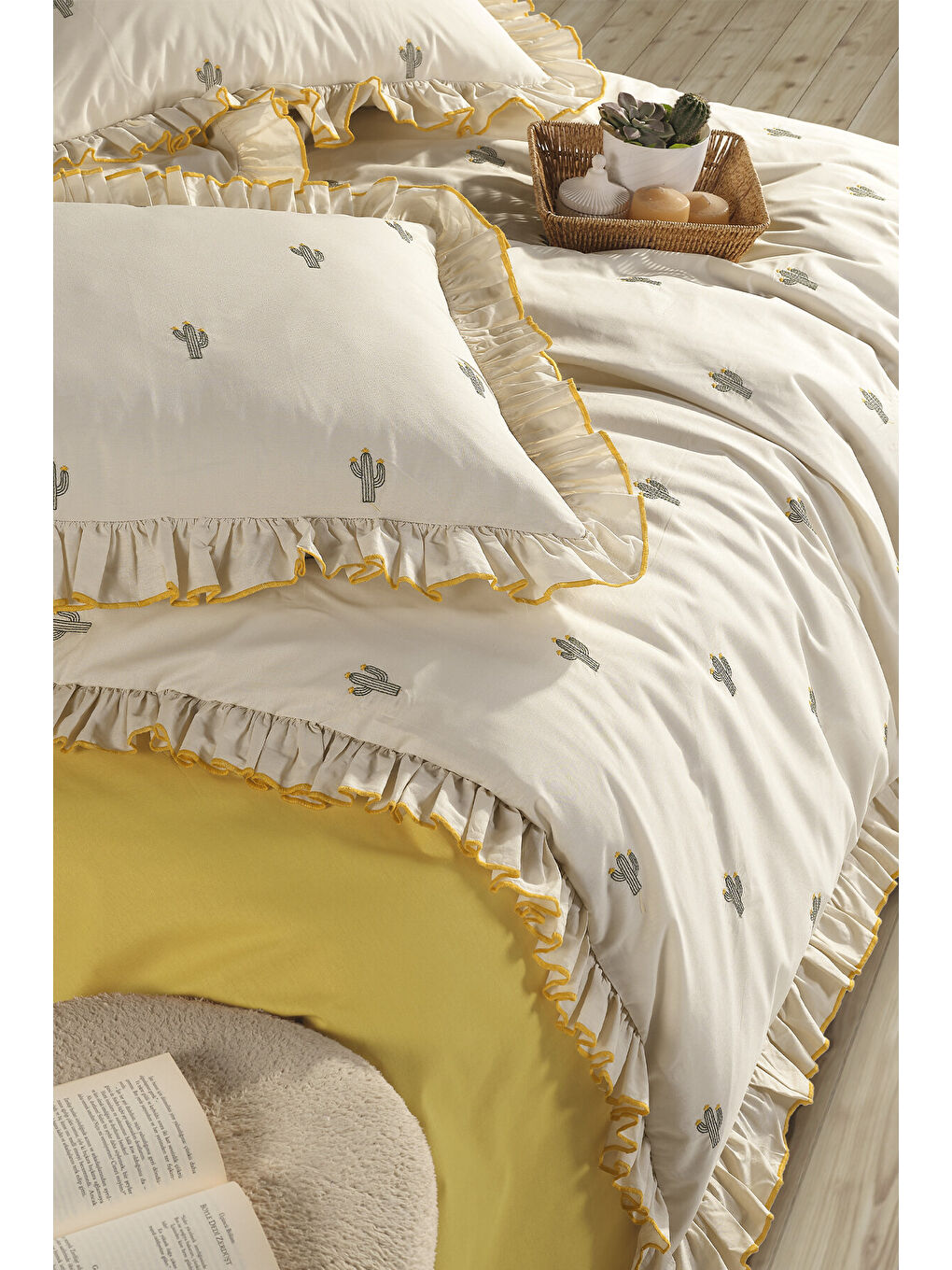 Sarı Ranforce %100 Pamuk Nakışlı Fırfırlı Nevresim Seti Ellas V2-3