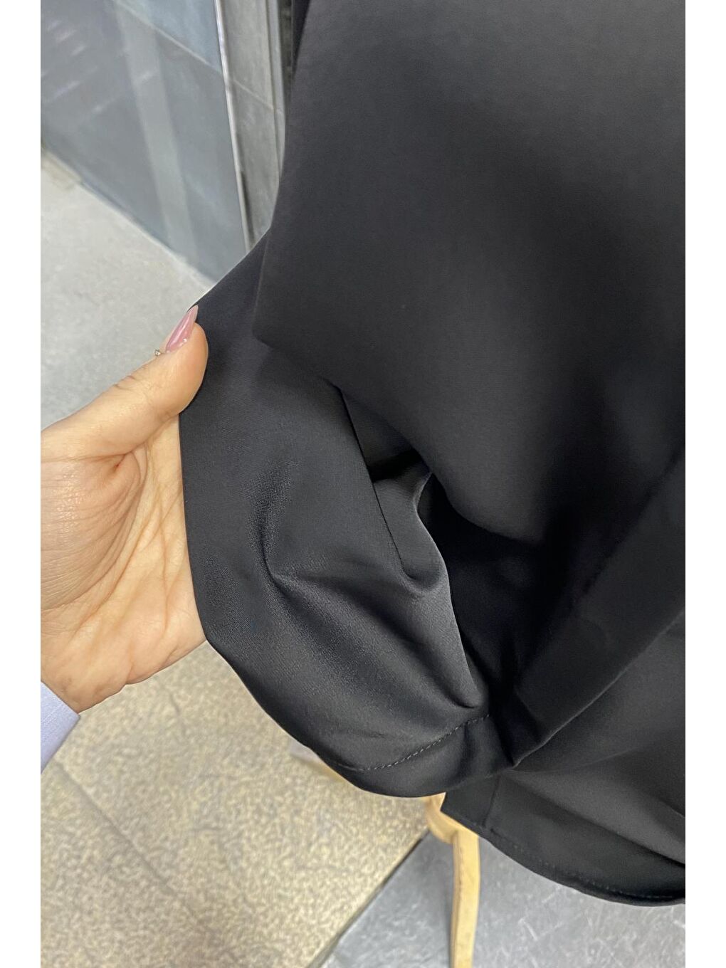 Siyah Yakası Taşlı Basic İç Göstermeyen Gömlek-2