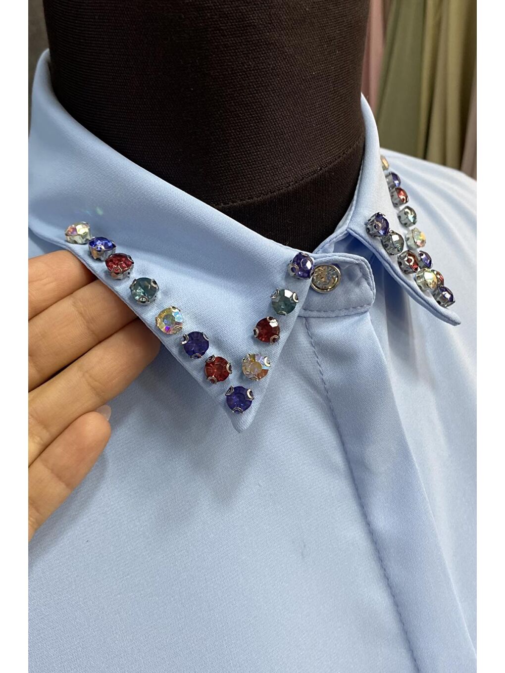 Mavi Yakası Taşlı Basic İç Göstermeyen Gömlek-5