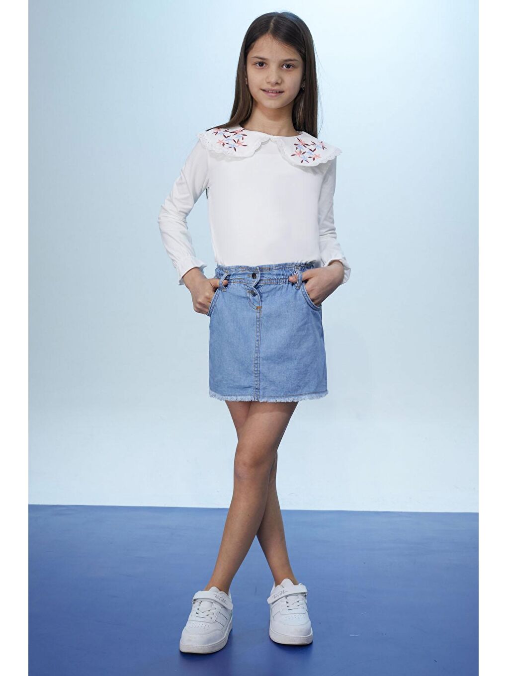 Beyaz Çiçek Nakışlı Bluzlu Jean Etekli Kız Çocuk Takım 18447