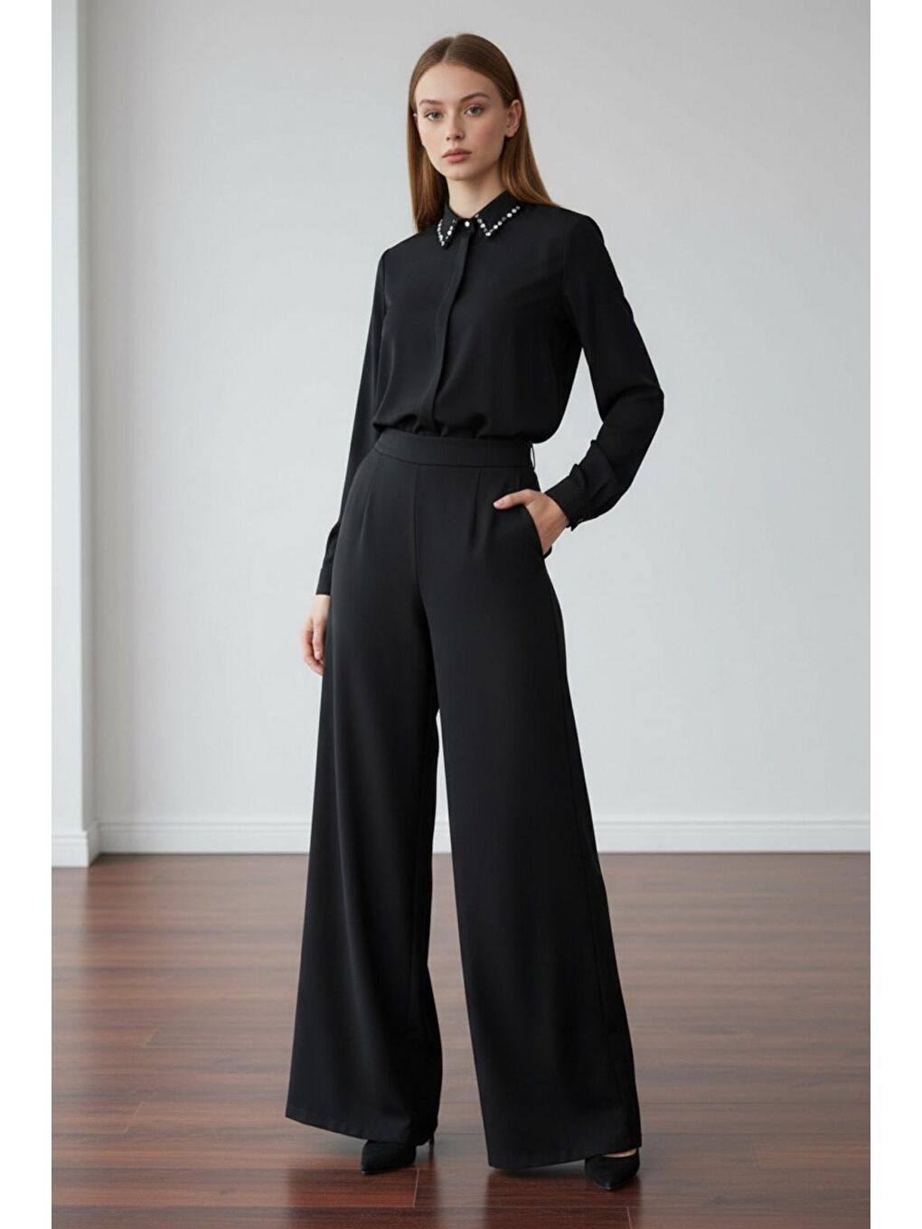 Siyah Yakası Taşlı Basic İç Göstermeyen Gömlek-1