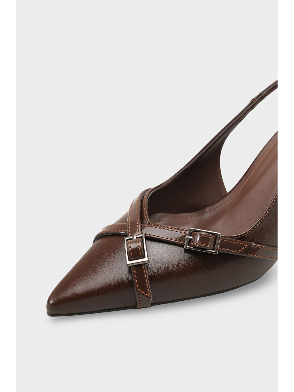 Kahverengi Sarine Sivri Burunlu Orta Topuklu Çapraz Tokalı Arkası Açık Kadın Ayakkabı-2