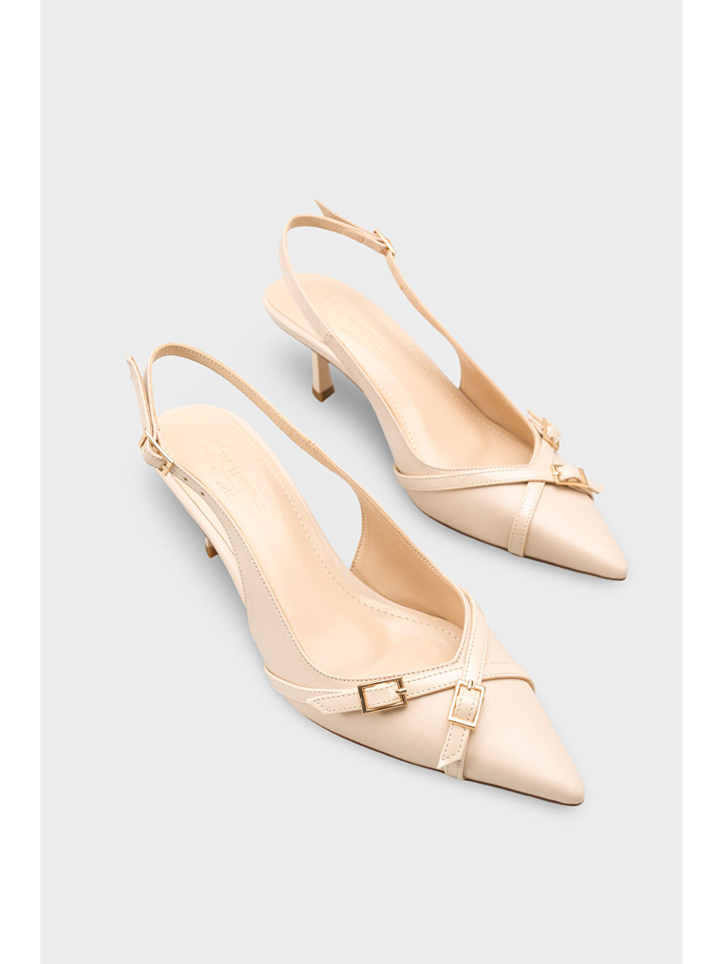 Ekru Sarine Sivri Burunlu Orta Topuklu Çapraz Tokalı Arkası Açık Kadın Ayakkabı-1