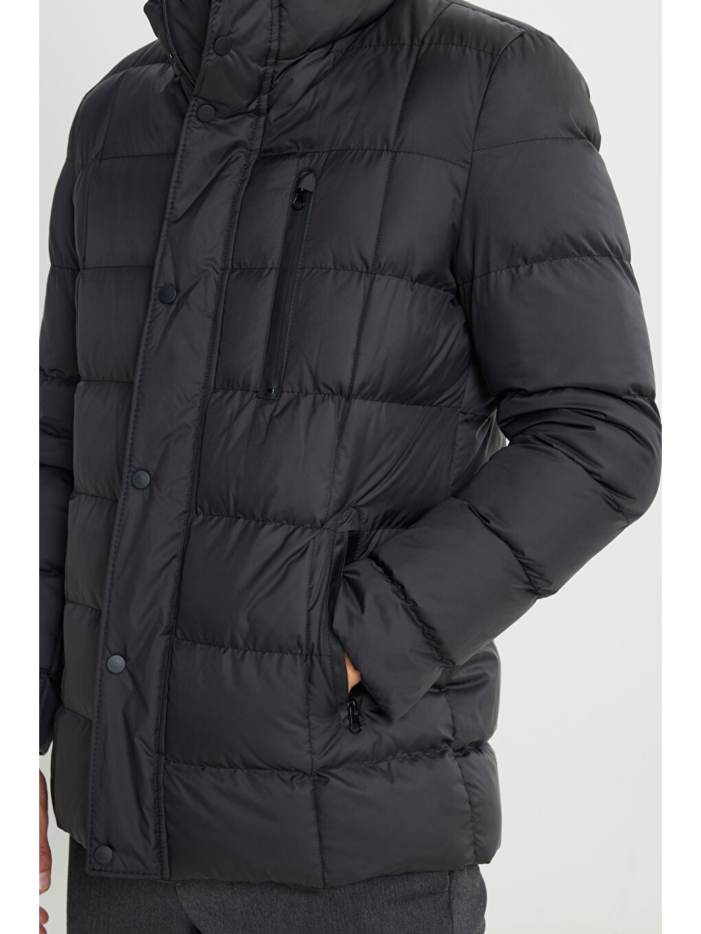 Erkek Siyah Standart Fit Normal Kesim Dik Yaka Yan Cepli Mont-4