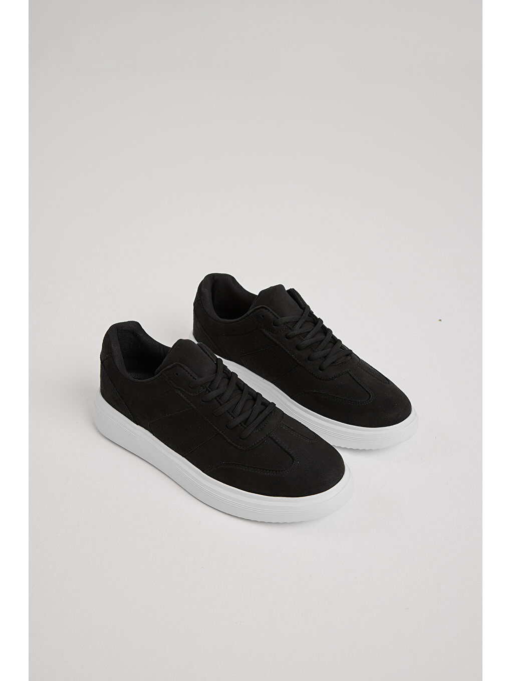 Erkek Siyah Beyaz Kalın Faylon Hafif Taban Bağcıklı Spor Ayakkabı