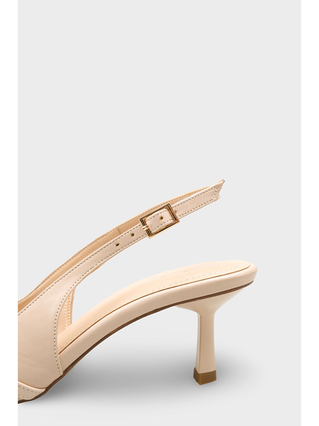 Ekru Sarine Sivri Burunlu Orta Topuklu Çapraz Tokalı Arkası Açık Kadın Ayakkabı-3