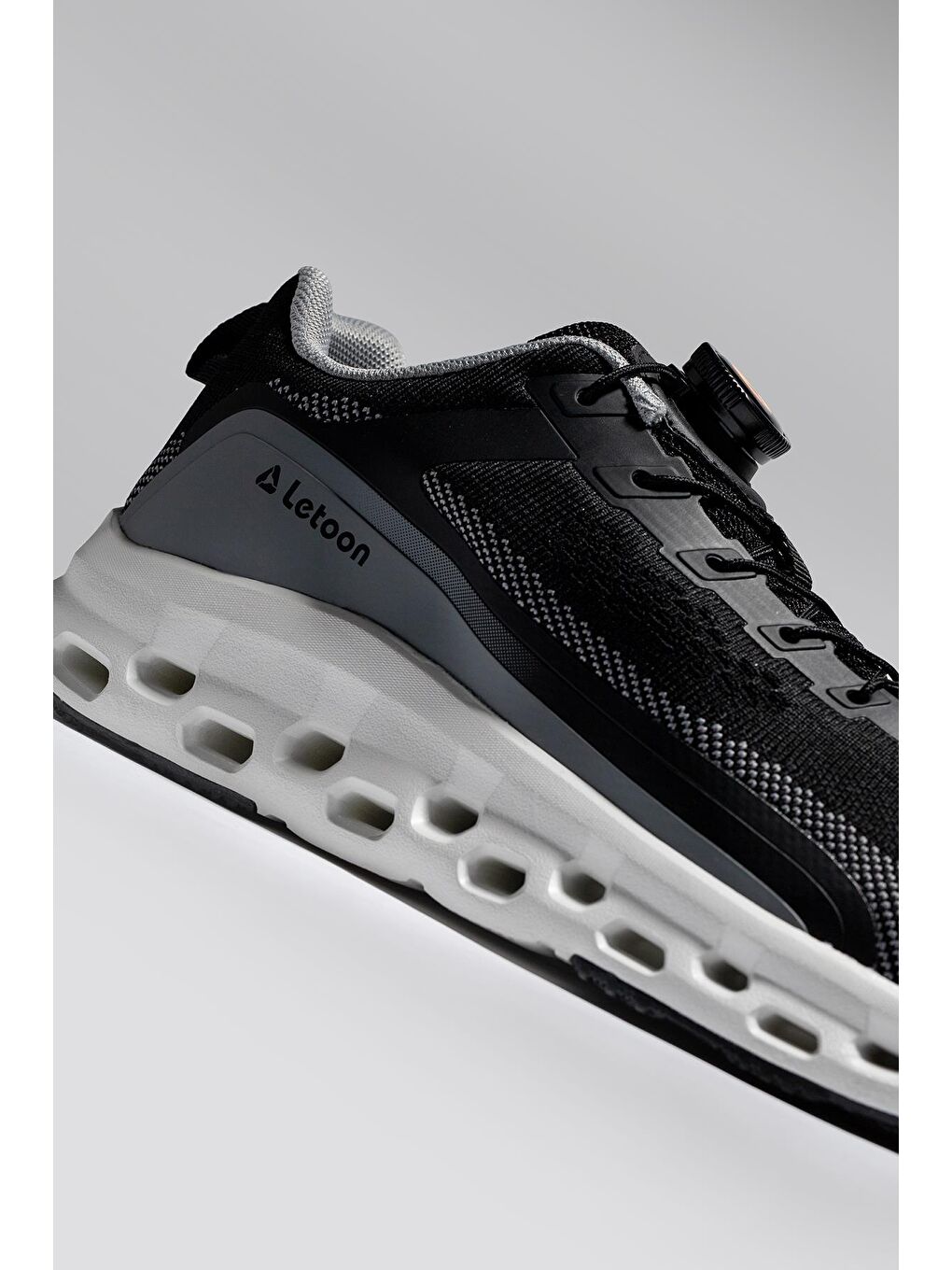 Siyah Havalı Tabanlı Spor Ayakkabı-1