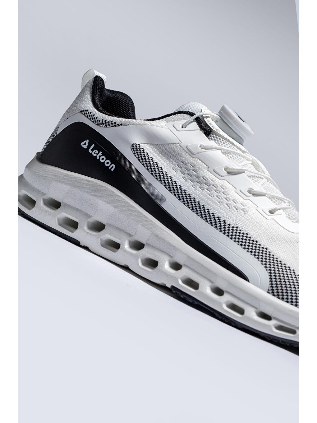 Beyaz Havalı Tabanlı Spor Ayakkabı-1