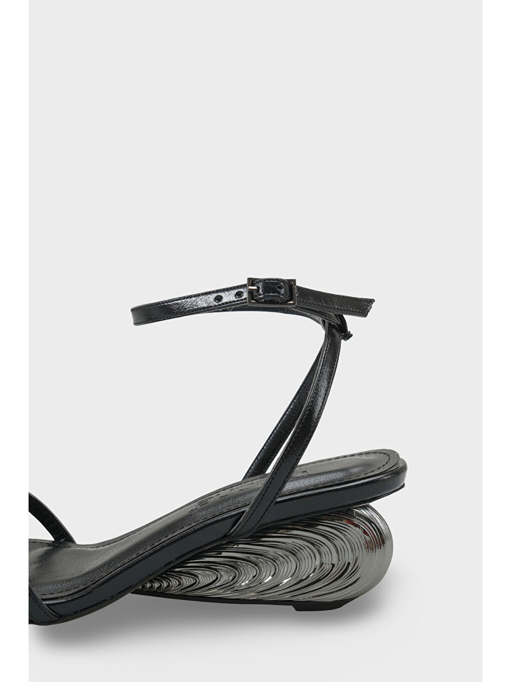 Siyah Carlena Metal Topuklu Bilekten Bantlı Kadın Ayakkabı-2