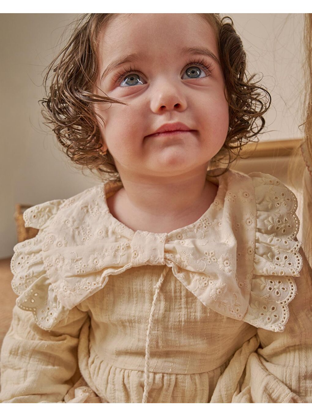 Kız Bebek Pamuklu Bej Fisto Yaka Elbise – Uzun Kollu, Katlı Model-2