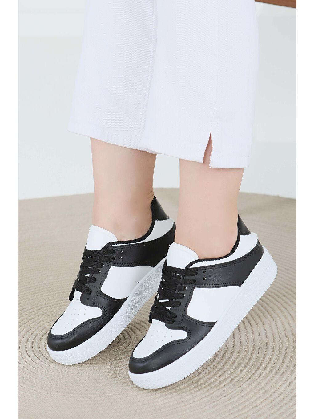 Kadın Siyah Beyaz Spor Ayakkabı - 27477