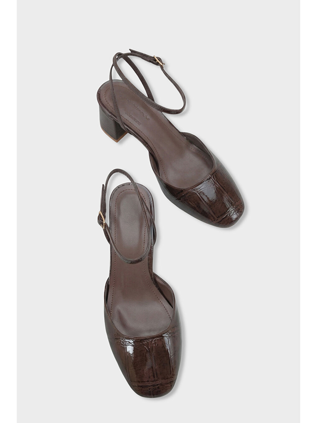 Kahverengi Karmen Yuvarlak Burunlu Bilekten Bantlı Orta Topuklu Kadın Ayakkabı-3