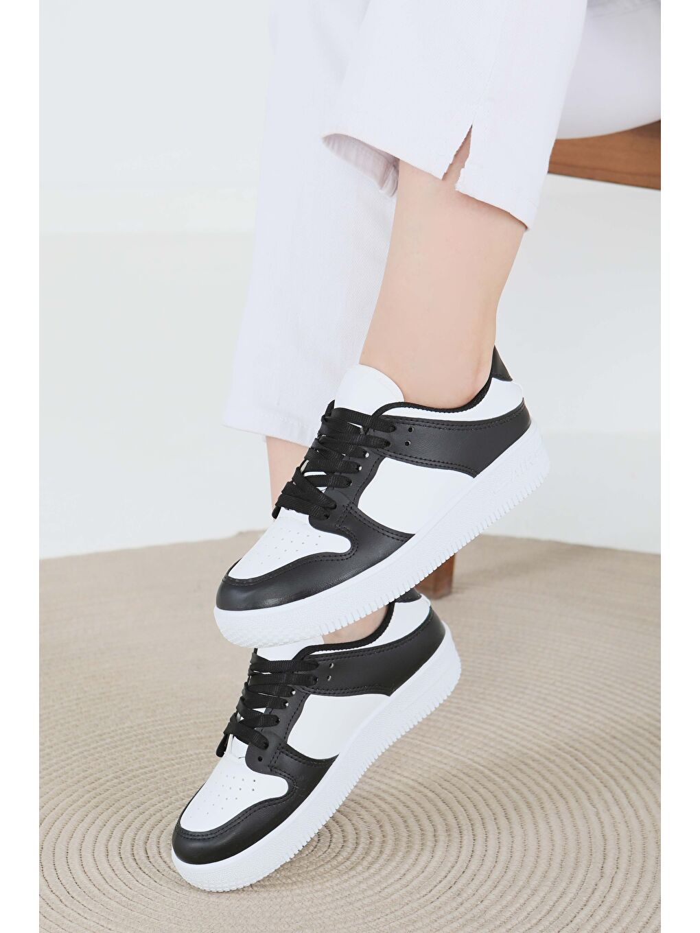 Kadın Siyah Beyaz Spor Ayakkabı - 27477-2