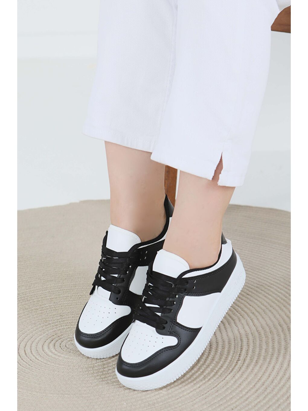 Kadın Siyah Beyaz Spor Ayakkabı - 27477-3