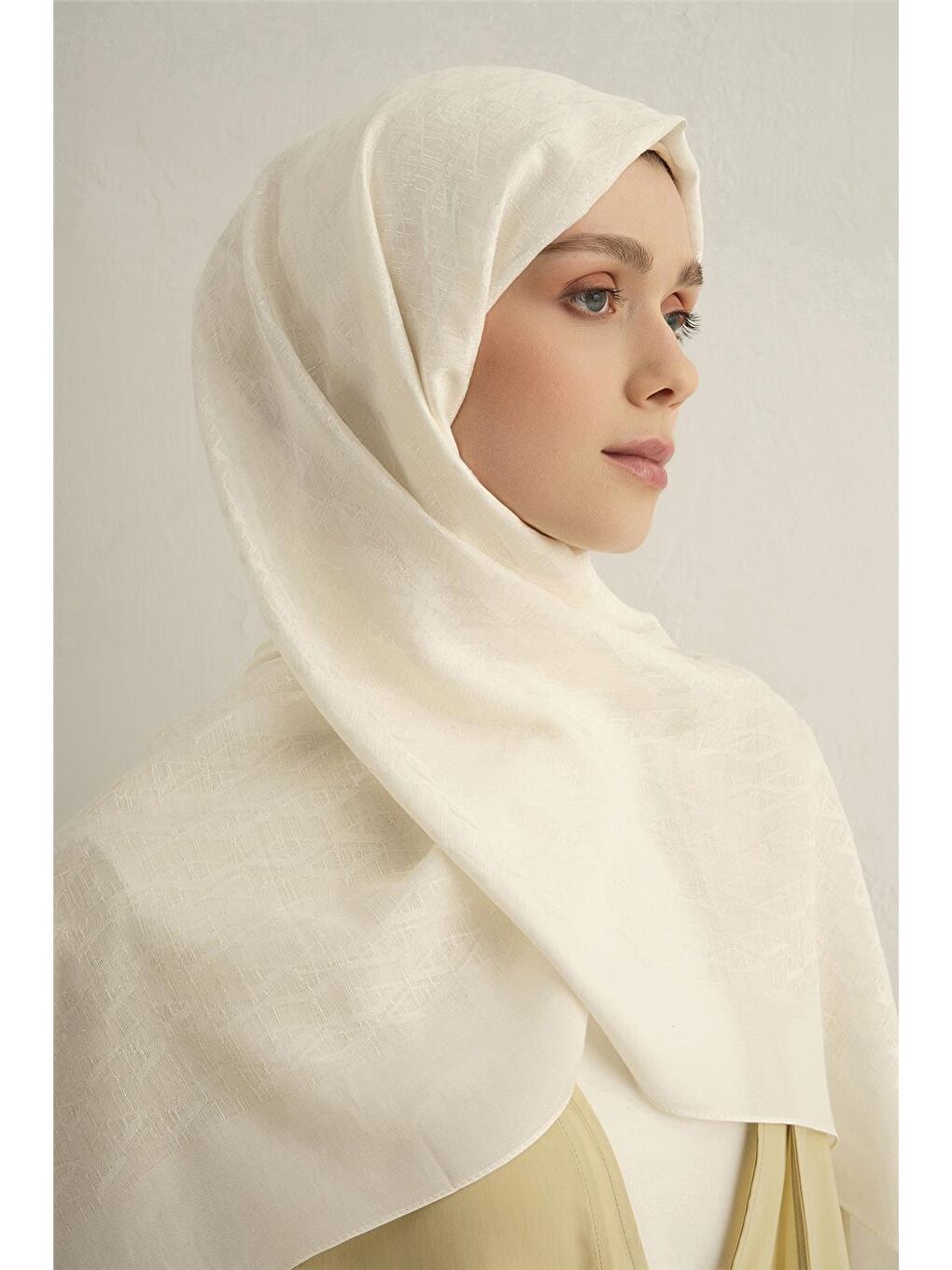 Ekru Pamora Aa Monogram Şal 3 58-3