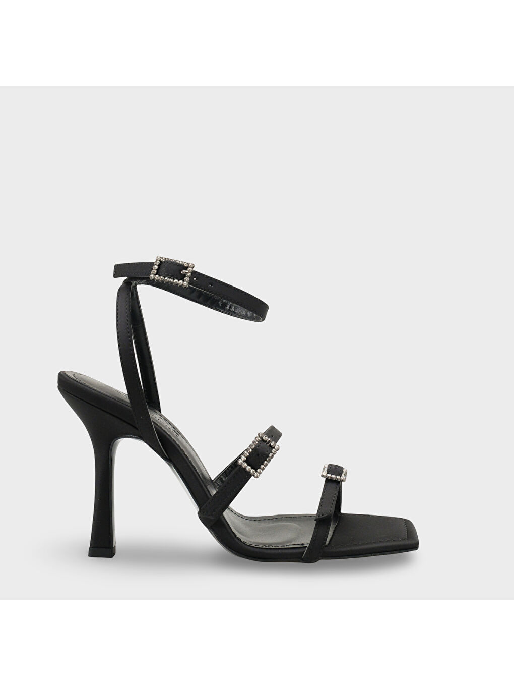 Siyah Connie Küt Burunlu Bilekten Bantlı Taşlı Tokalı Orta Topuklu Kadın Ayakkabı