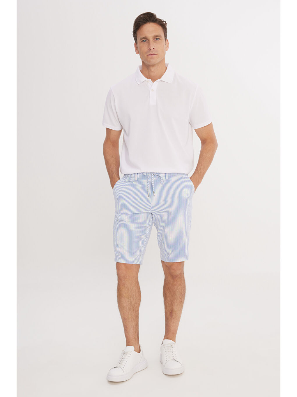 Erkek Beyaz-Mavi Slim Fit Dar Kesim Yan Cepli Gofre Desenli Şort-2