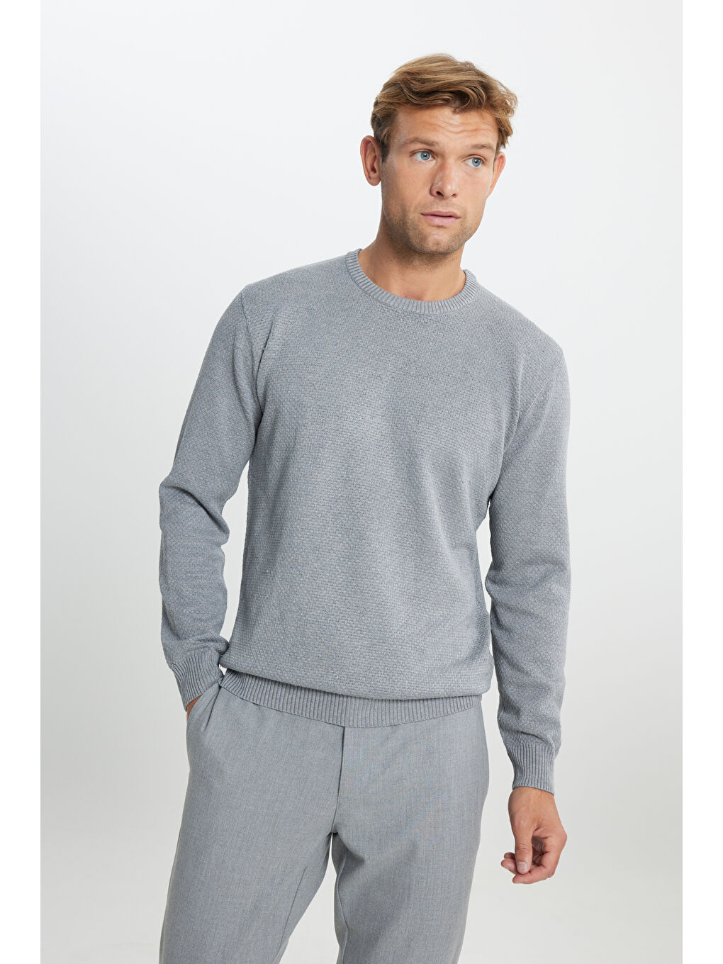 Erkek Gri Melanj Standart Fit Normal Kesim Bisiklet Yaka Jakarlı Triko Kazak-3