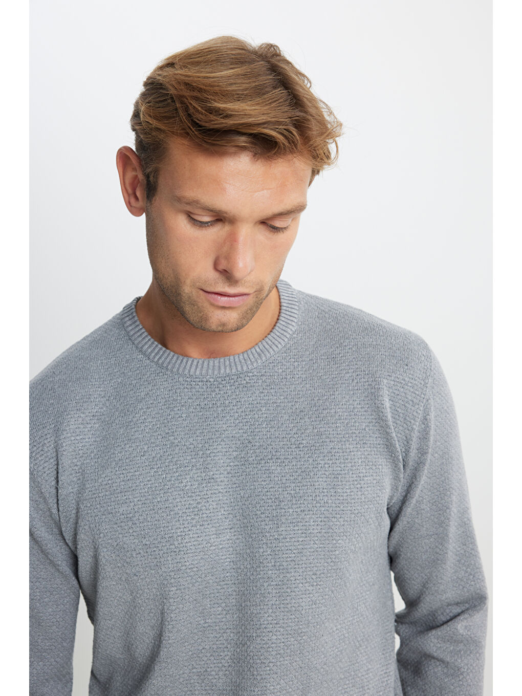 Erkek Gri Melanj Standart Fit Normal Kesim Bisiklet Yaka Jakarlı Triko Kazak-4