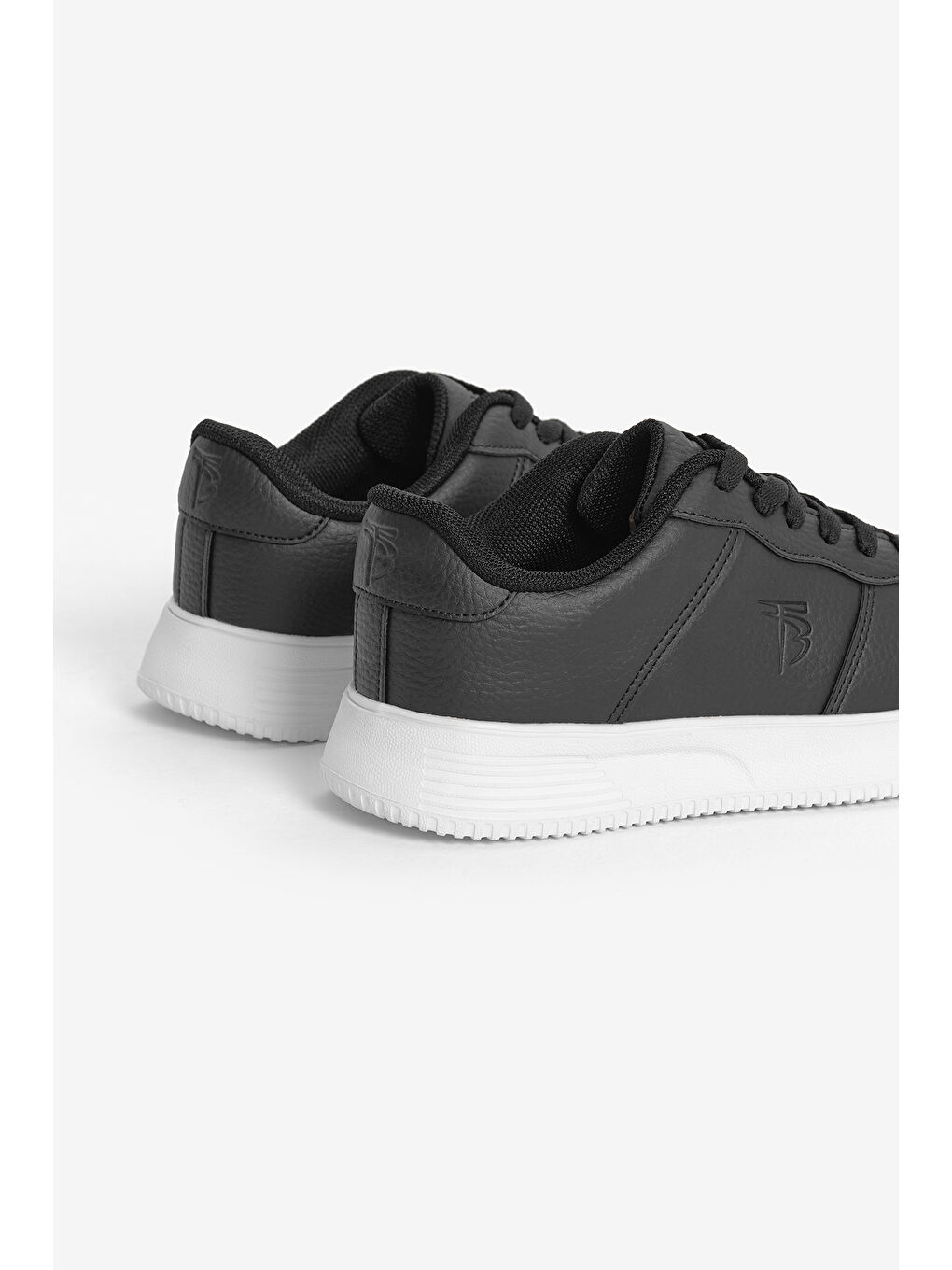 Kadın Siyah Beyaz Kalın Faylon Taban Düz Desenli Bağcıklı Spor Ayakkabı-3