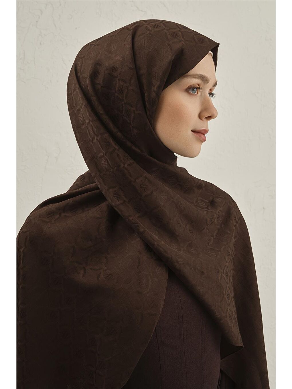 Kahverengi Pamuk Floş Monogram Zincir Şal 1 11-3