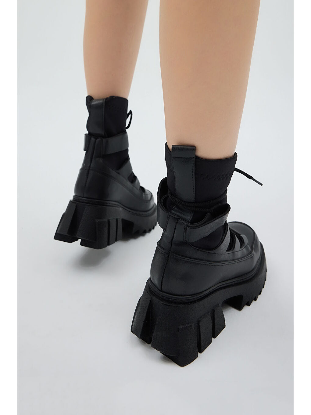 Kadın Siyah Kalın Platform Poli Taban Streç Bağcıklı Bot-4
