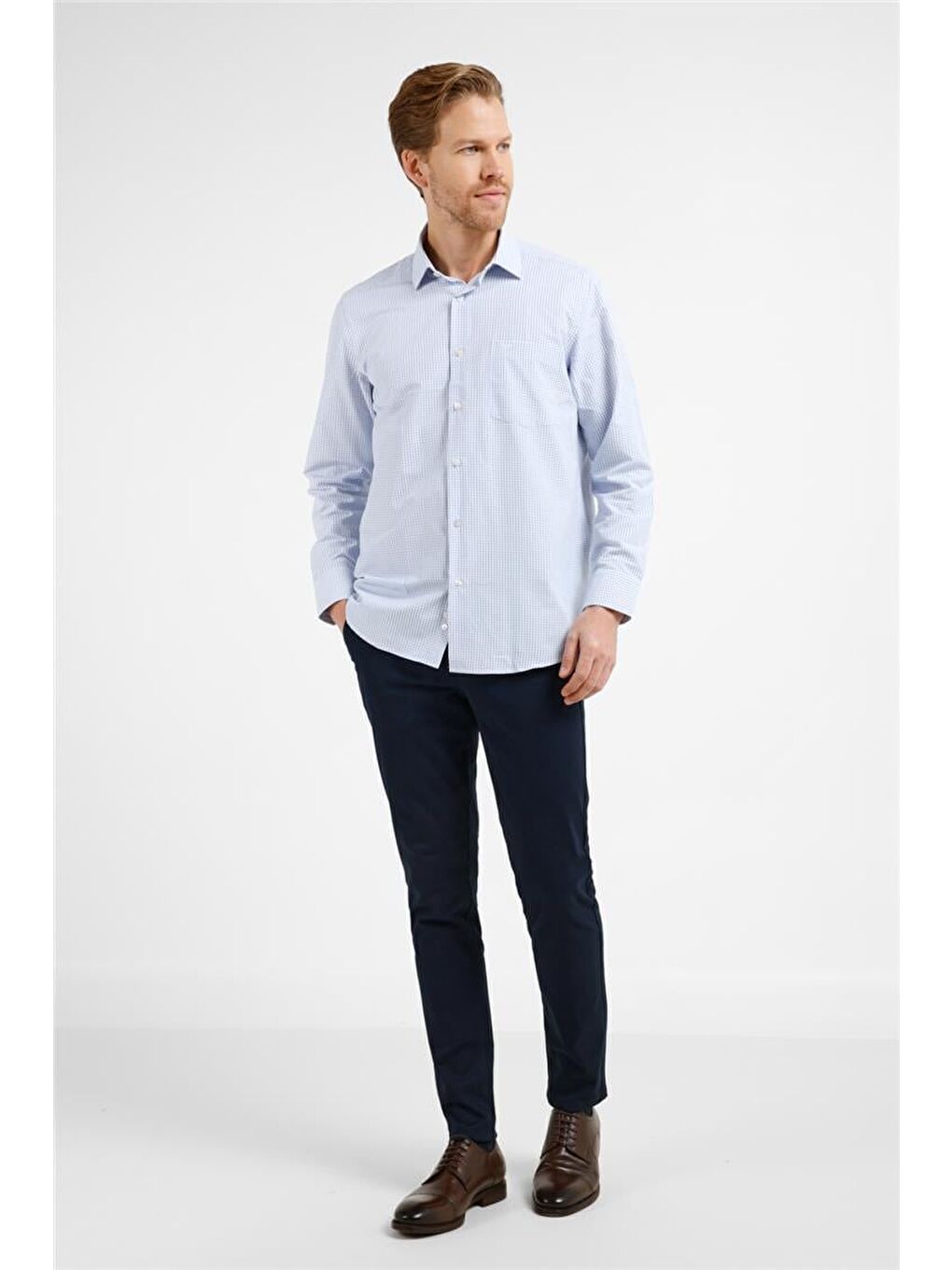 Beyaz - Mavi Kareli Desen Sert Yaka Uzun Kol Cepli Comfort Fit Pamuklu Gömlek 1004255209-1