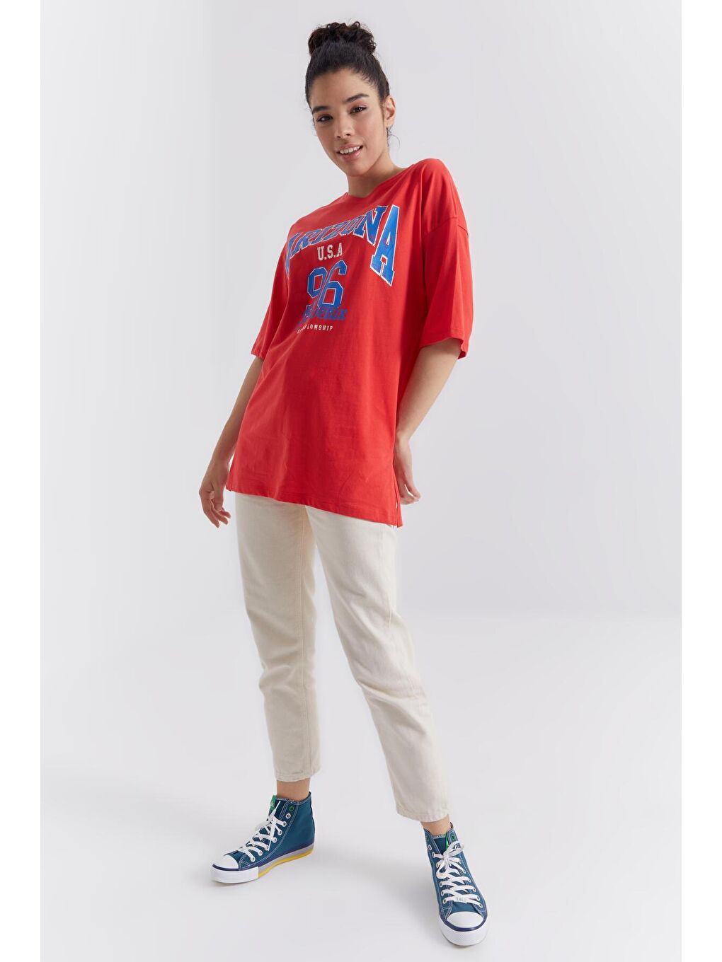 TOMMYLIFE Narçiçeği Nar Çiçeği Büyük Yazı Baskılı O Yaka Oversize Düşük Omuz Kadın T-Shirt - 97218 - 1