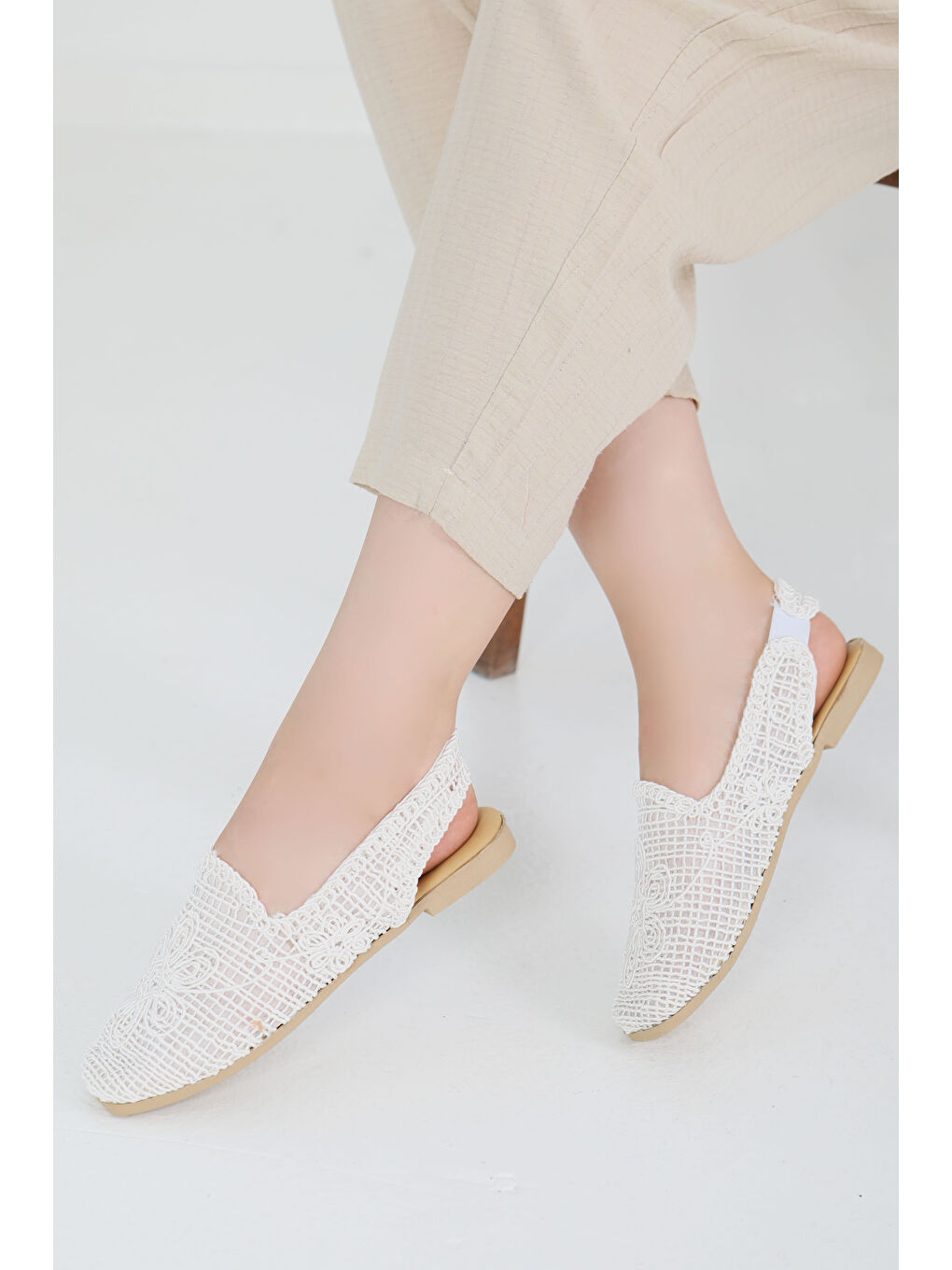 Kadın Beyaz Nakış Hasırlı Sandalet - 27482-3