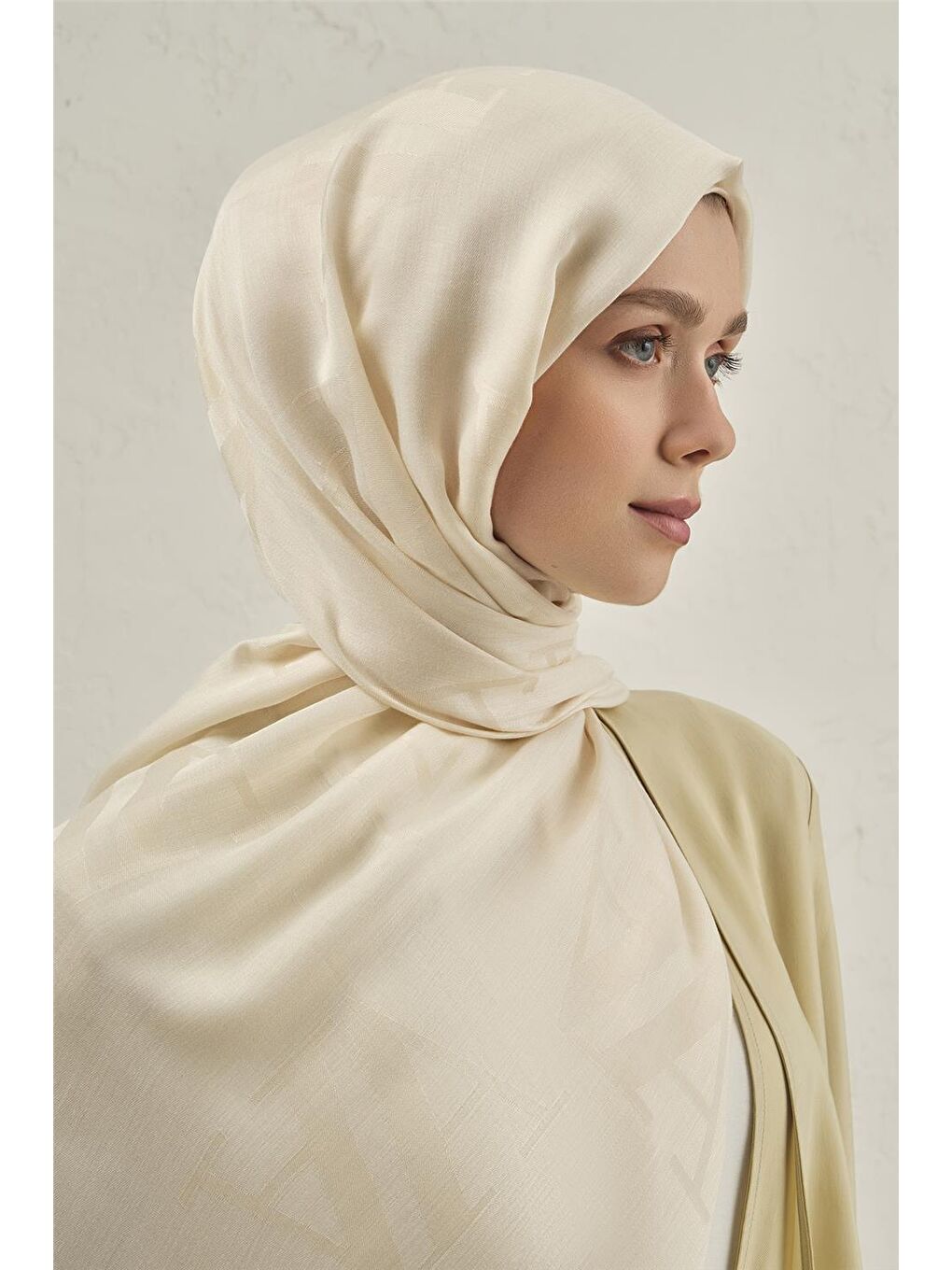 Ekru Woolair Harf Monogram Şal 2 60-3