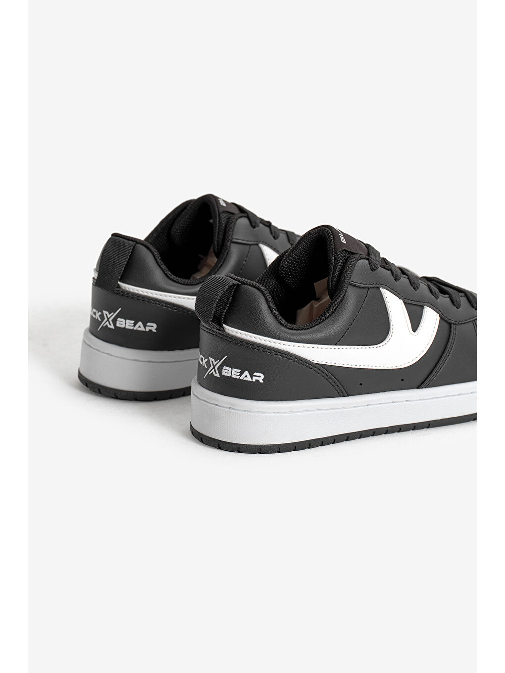 Kadın Siyah Beyaz Termo Taban Şerit Detaylı Bağcıklı Spor Ayakkabı-3