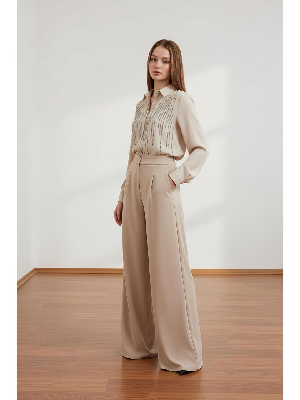 Bej Önü Taşlı Arkası Uzun Basic İç Göstermeyen Küçük ve Büyük Beden Gömlek