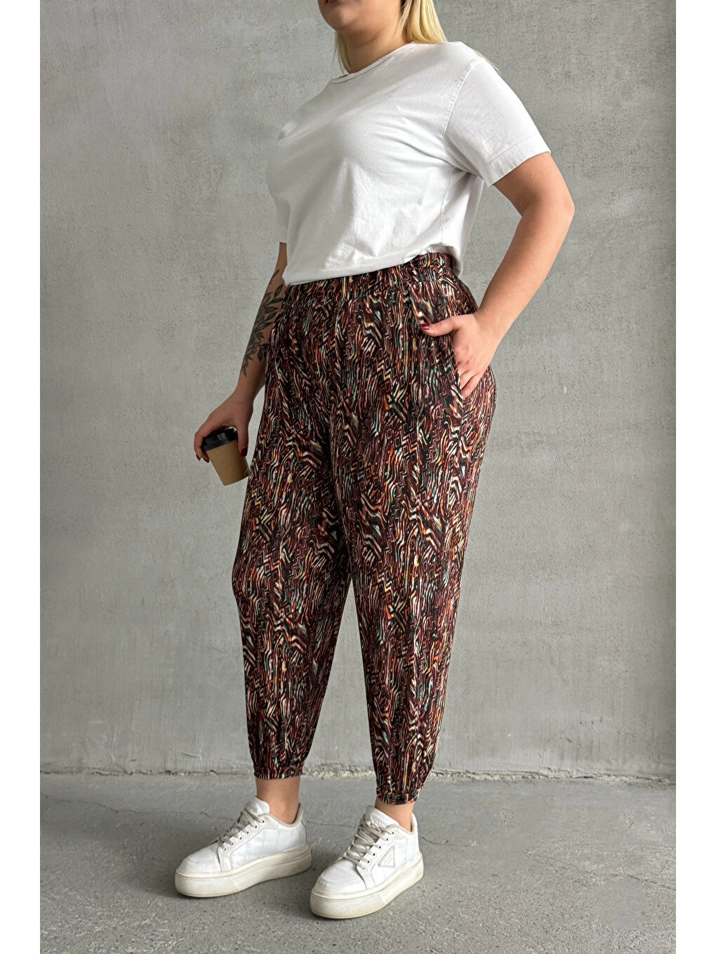 Kahverengi Büyük Beden Beli ve Paçası Lastikli Desenli Cepli Pantolon 74-77-4