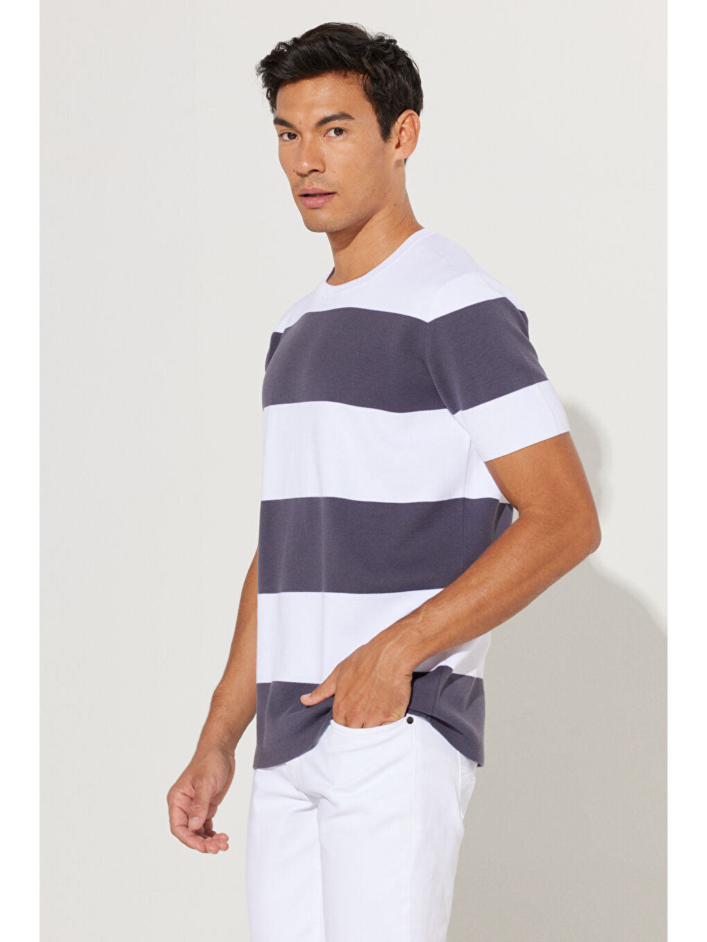 Erkek Antrasit-Beyaz Standart Fit Normal Kesim Bisiklet Yaka %100 Pamuk Kısa Kollu Triko Tişört-2