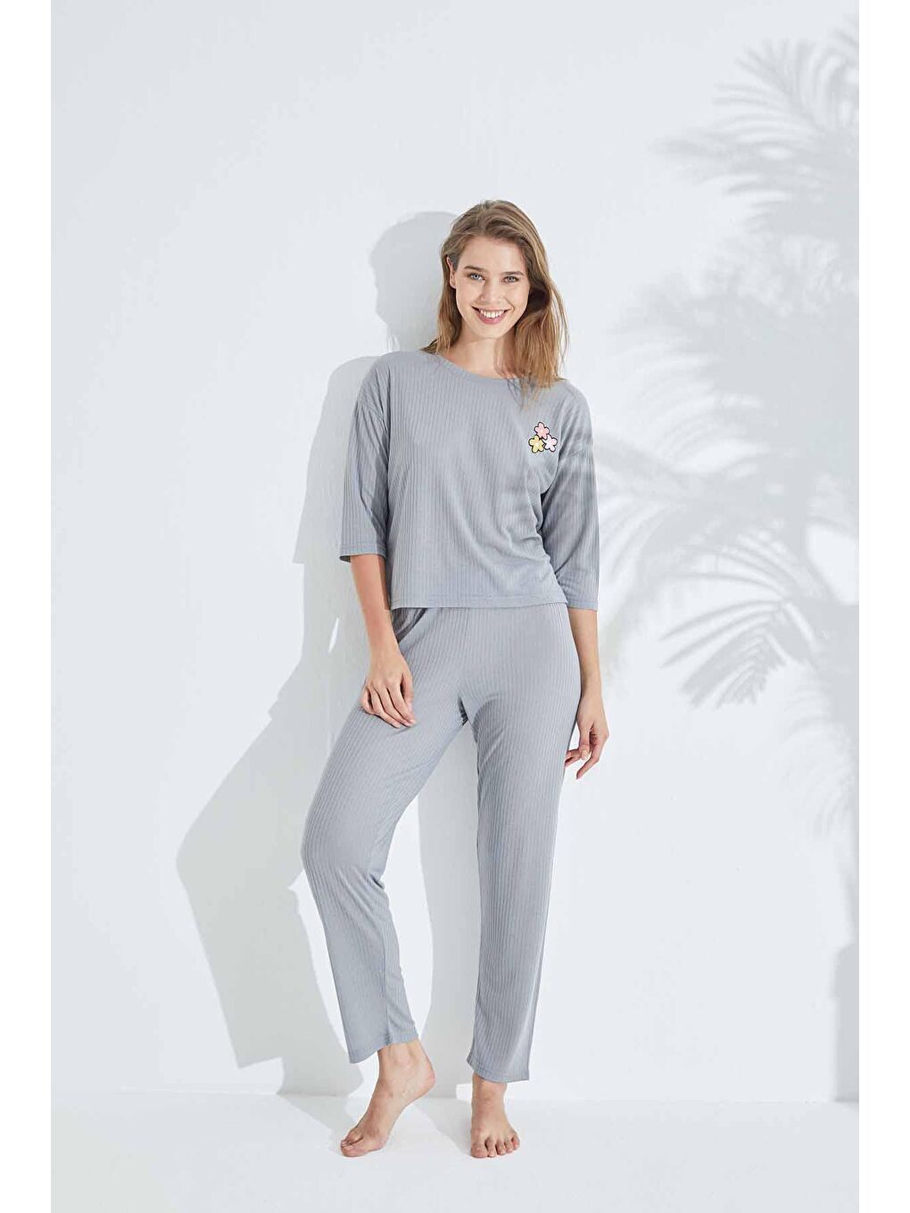Gri Soft Touch İnce Örme Nakışlı Pijama Takım