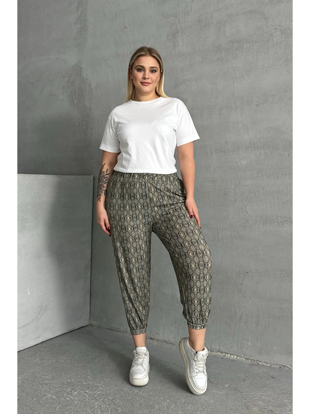 Stil Diva Siyah Büyük Beden Beli ve Paçası Lastikli Desenli Cepli Pantolon 303301 - 1