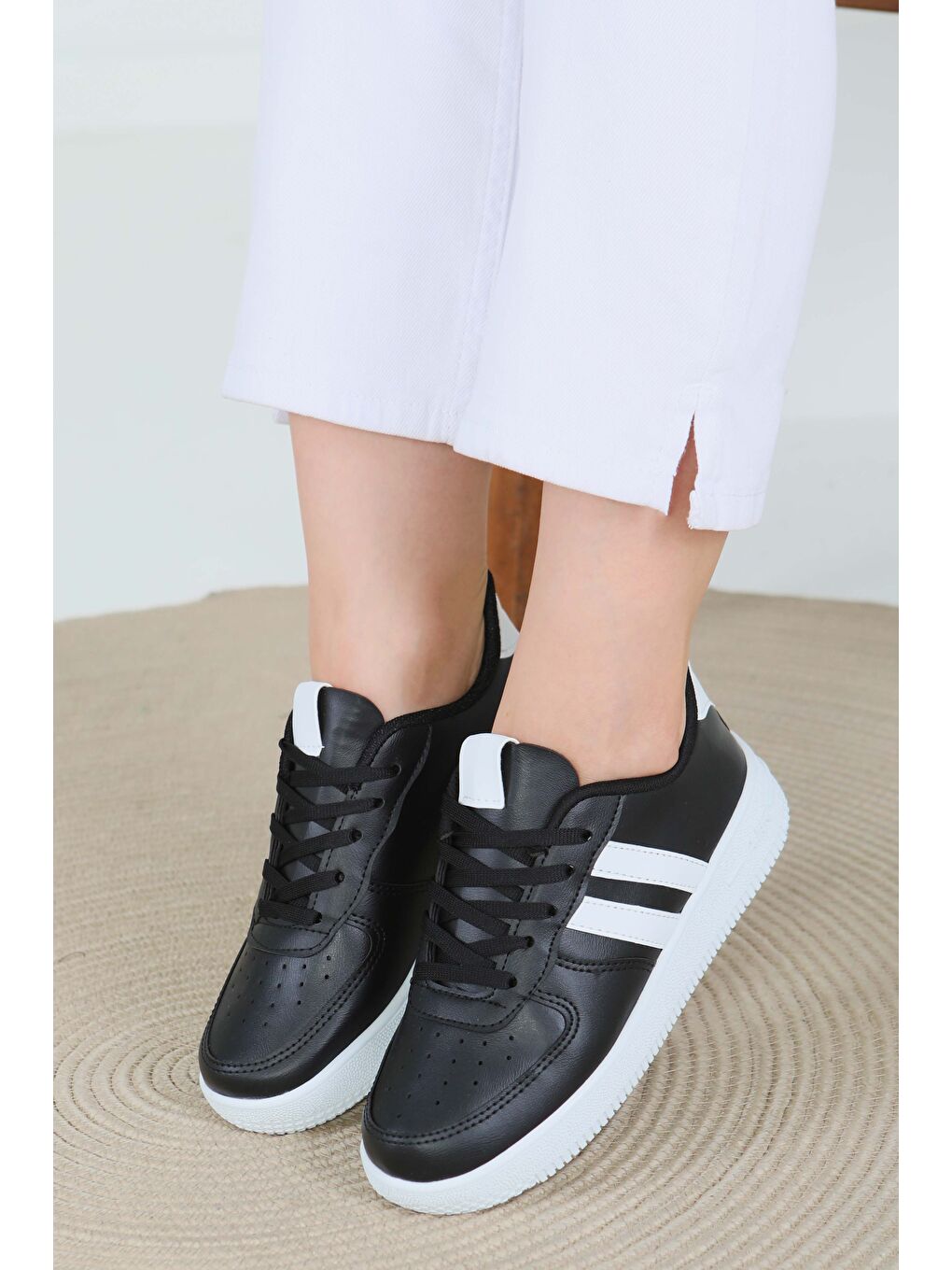 Kadın Siyah Beyaz Spor Ayakkabı - 27474