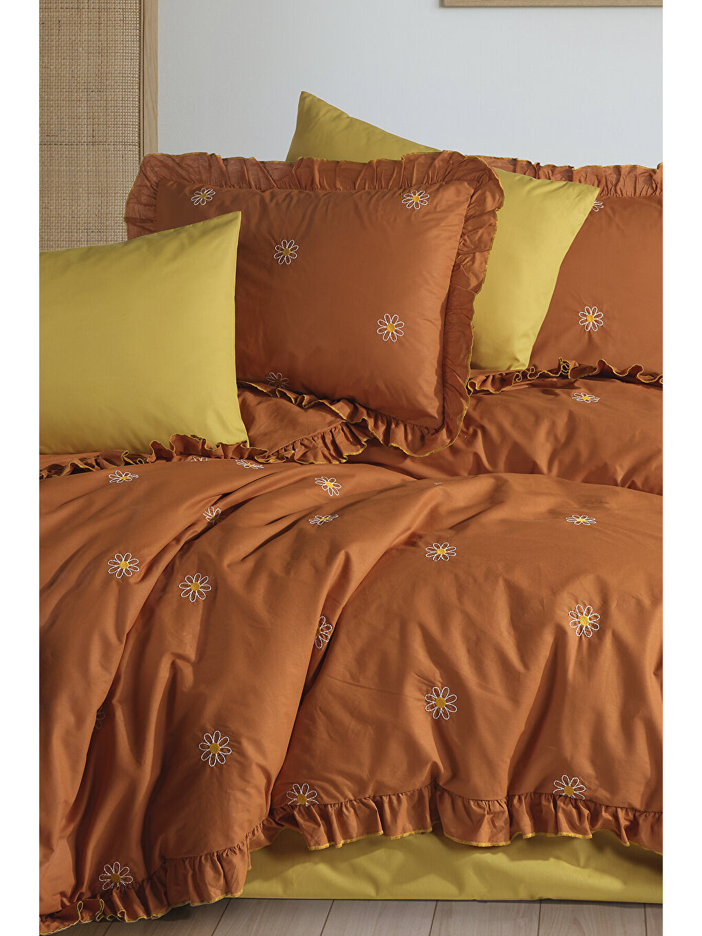 Kahverengi Ranforce %100 Pamuk Nakışlı Fırfırlı Nevresim Seti Sorteranev-1