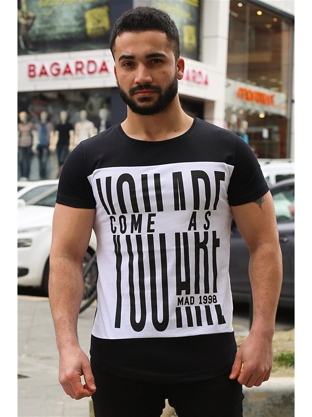 Bisiklet Yaka Baskılı Siyah Tişört 3001-1